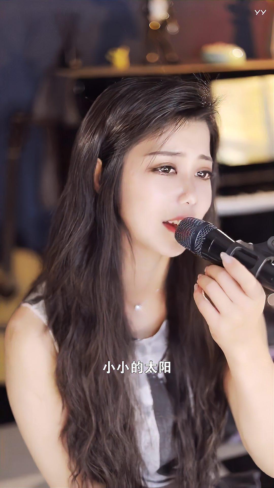 小小的太阳歌词表达什么感情
