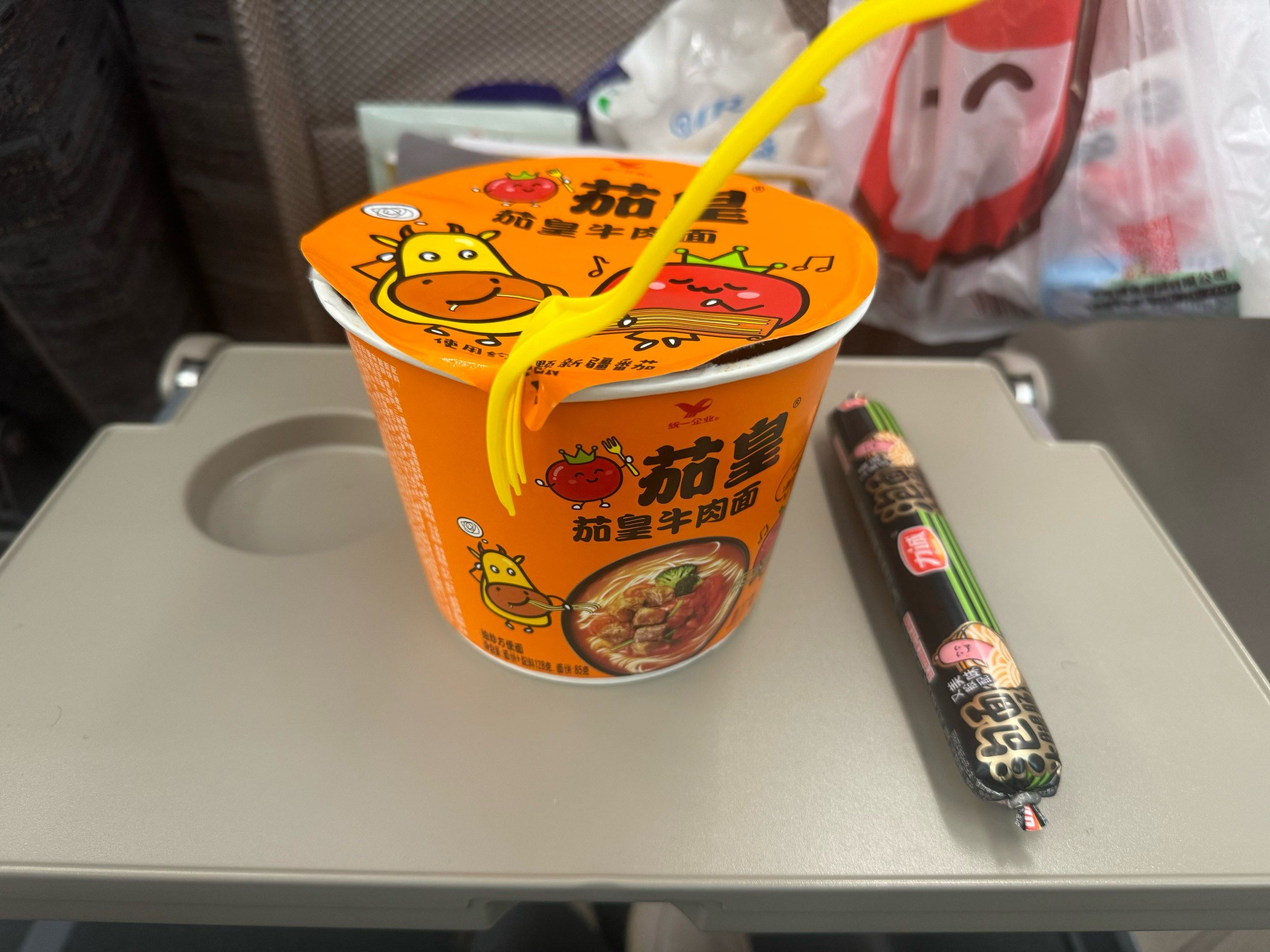 高铁上有热水吗有纸杯吗