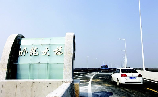 襄阳市汉江一桥建于哪一年