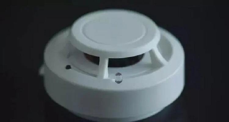 宾馆烟雾报警器会闪绿灯有摄像头吗